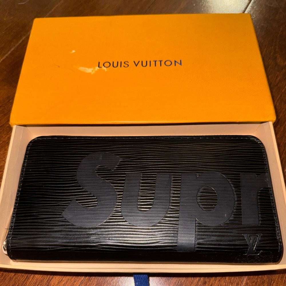 Wallet Louis Vuitton & Supreme